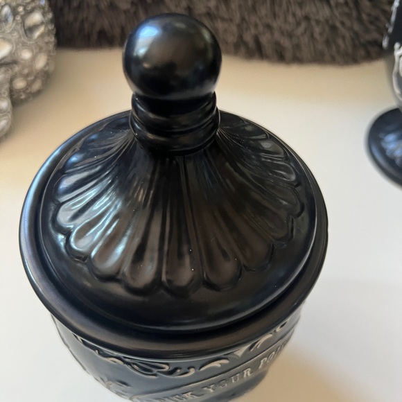 NWT Ceramic Apothecary Jar Embossed Ornate Skull Design “Pick Your Poison” 9.5” - Picture 7 of 15